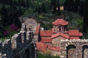 MistrÃ . La chiesa di S. Demetrio.De Agostini Picture Library / G. SioÃ«n